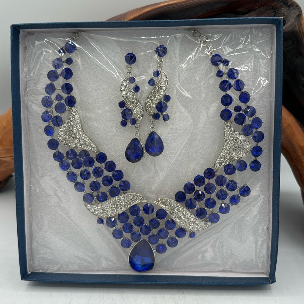 Costume Jewrlry Set - Necklace & Earrings New in Box